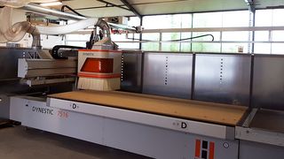 Soluzione completa grazie alla combinazione di sezionatrice, magazzino e CNC - un cliente HOLZHER di Rottweil è convinto