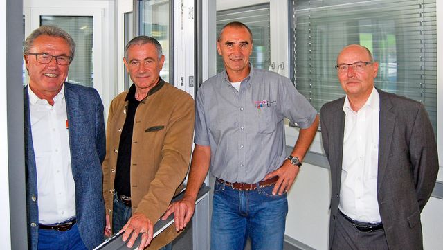 Qualitätsfanatiker unter sich: v.l.n.r. Fredy Dormann (WEINIG Holz-Her Schweiz), Klaus Müller (WEINIG Leiter Marketing Kommunikation), Adi von Euw (Geschäftsführer Von Euw Fenster AG) und Dieter van Dyck (WEINIG Verkaufs- und Projektleiter)