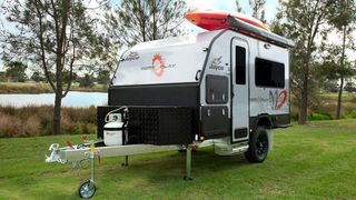 Jayco, client de référence de Holzher, avec scie à balisage à pression ZENTREX