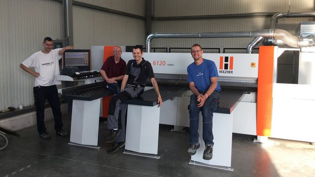 Satisfied HOLZ-HER reference customer with TECTRA 6120 pressure beam saw Reference customer for HOLZHER TECTRA horizontal panel saw