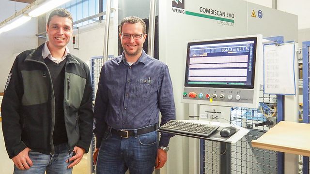 Mögen den CombiScan Evo C200: Jörn Dittgen von Luxscan und Rainer Weitzenbürger, Produktionsleiter bei Möbelwerke Decker (v. l.)