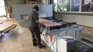 El centro de mecanizado CNC Pro-Master 7225 en el cliente de referencia de HOLZHER Riedinger