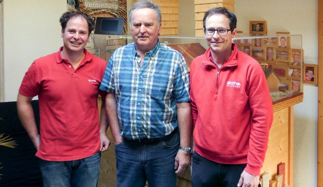 Zwei Generationen, ein Weg: die Brüder Peter und Axel mit Vater Ludwig Zwei Generationen, ein Weg: die Brüder Peter und Axel mit Vater Ludwig