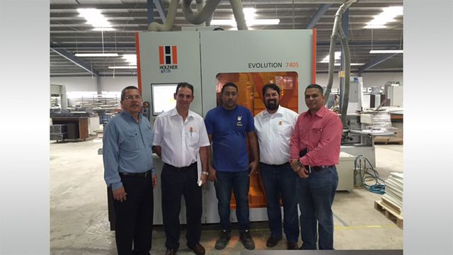 Cliente satisfecho: Komex de Panamá con la vertical CNC 7405 EVOLUCIÓN