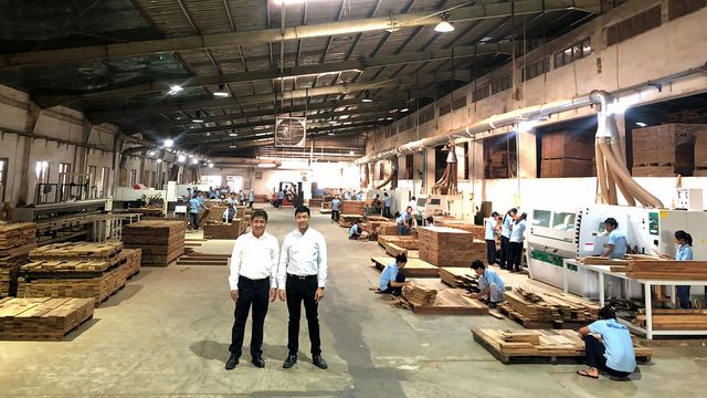 Wie im WEINIG Showroom: National Wood Industry hat sich fast die gesamte Kompetenz des Marktführers gesichert Wie im WEINIG Showroom: National Wood Industry hat sich fast die gesamte Kompetenz des Marktführers gesichert
