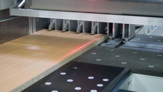 Sistema di visualizzazione assistito dal laser per identificazione delle parti senza errori