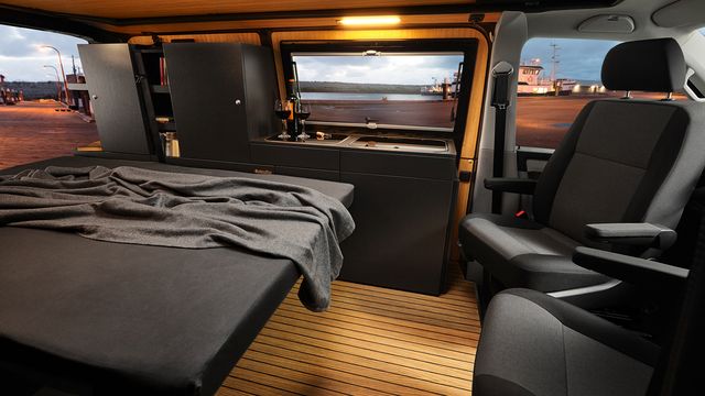 Luxus im VW-Bus gefertigt von Custom-Bus mit Nestingtechnologie von HOLZ-HER Luxus im VW-Bus gefertigt von Custom-Bus mit Nestingtechnologie von HOLZ-HER