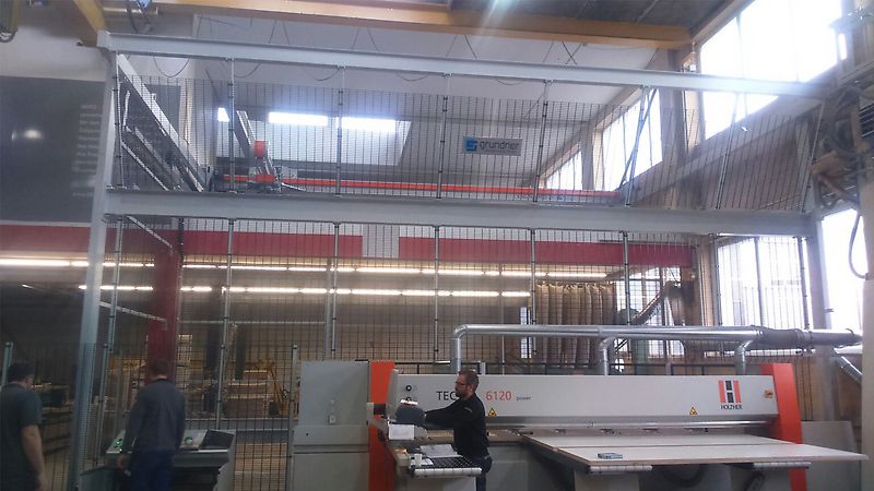 Гибкий склад плитных материалов для высочайшей швейцарской компетенции в области деревообработки