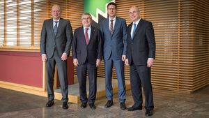 [Translate to "Russisch"] Foto v. l. n. r.: Herr Baumbusch, Herr Dr. Bach, Herr Dr. Kordt, Herr Schmidt