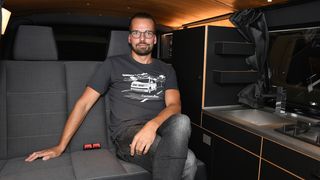 Luxus im VW-Bus gefertigt von Custom-Bus mit Nestingtechnologie von HOLZ-HER